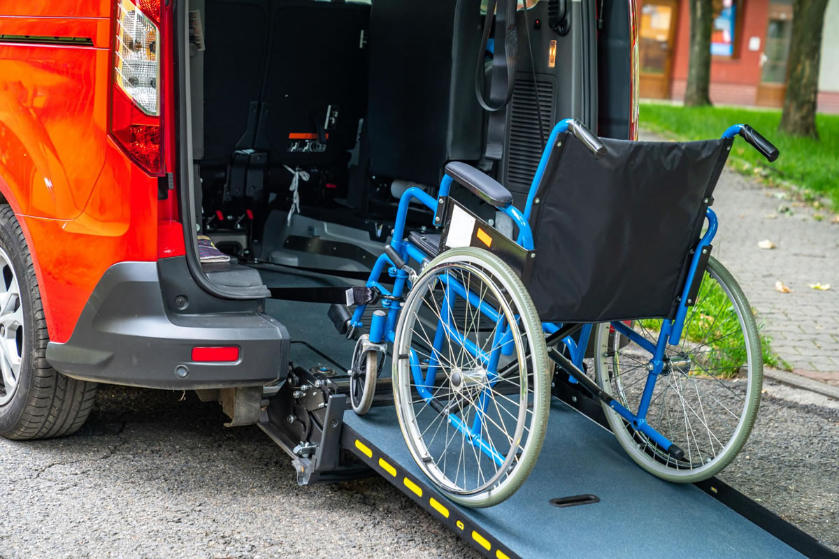 Four Reasons You Should Use a Wheelchair Transportation Service