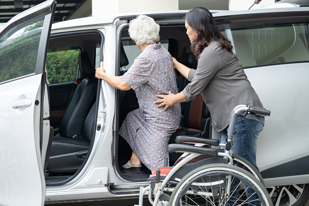 How to Find the Best Medical Transportation Service for Elderly Medical Checkups