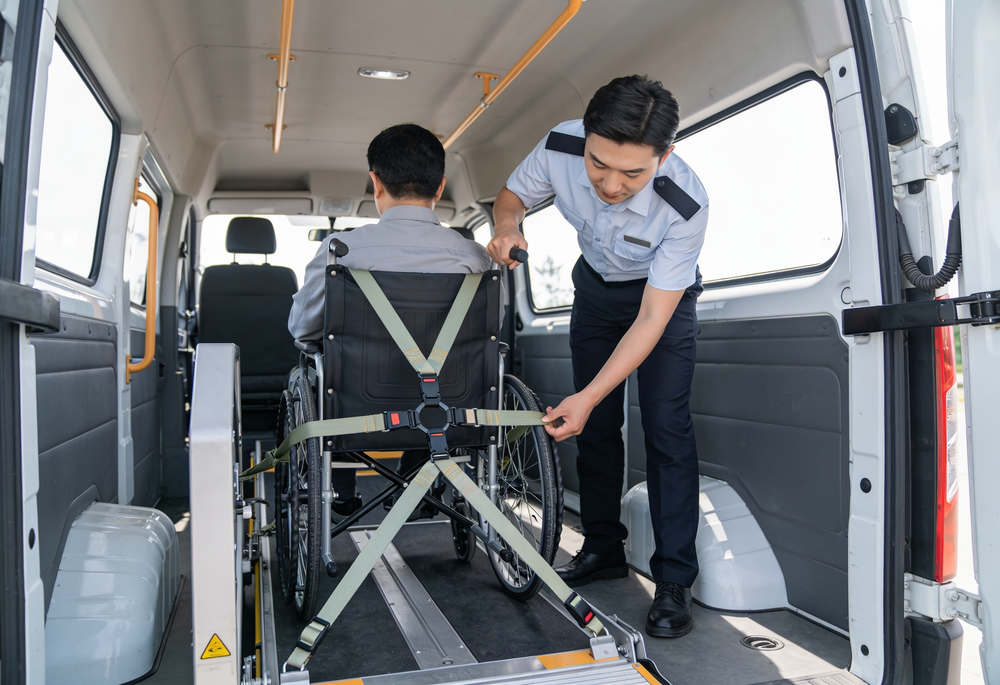Why an ADA Wheelchair Van Is Safer for Elderly Parents in Central Florida
